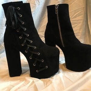 NWOT Current Mood Sideshow Boots